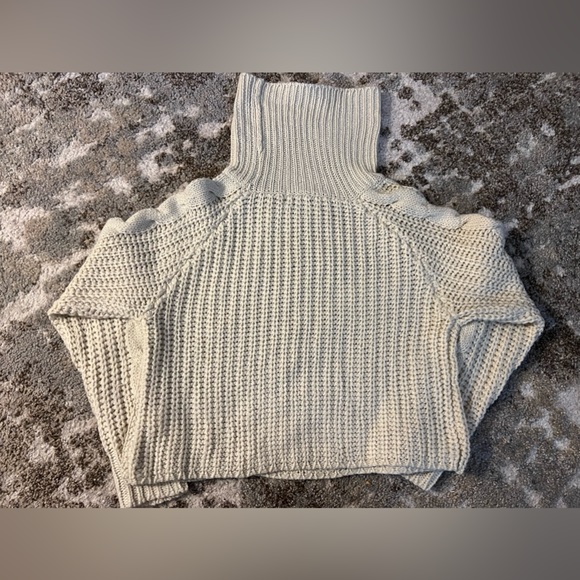 Turtle neck knitted sweater - Picture 4 of 5